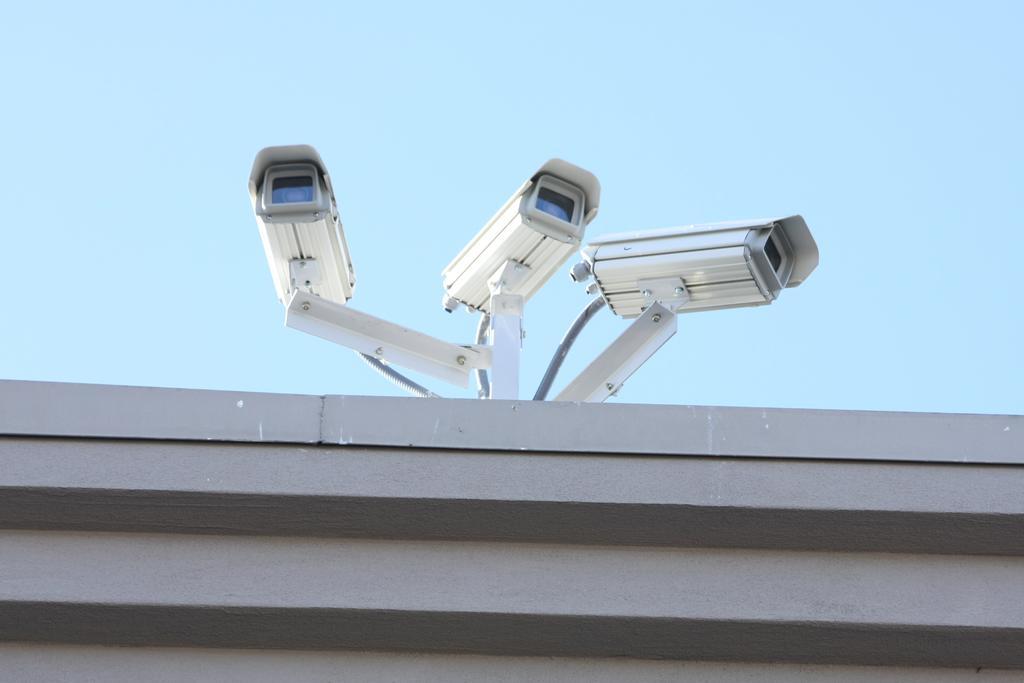 電子產品背景圖與電子監控設備的發展與應用